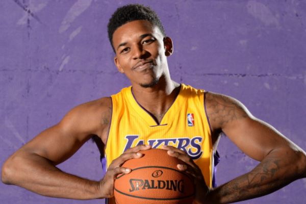 话题注定出 话题注定出